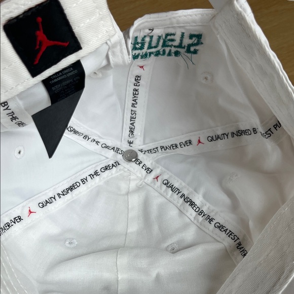 Jordan Heritage86 White Cap w/ Black Logo, Green charlotte Hornets-ADULT UNISEX - Picture 5 of 5